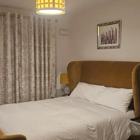 Abi's World - 23 Kilmartin Grove Green, Hollystown, Dublin 15 Inn *
