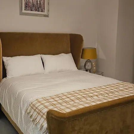 Abi's World - 23 Kilmartin Grove Green, Hollystown, Dublin 15 Inn *