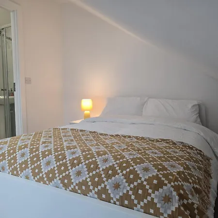 Inn Abi's World - 23 Kilmartin Grove Green, Hollystown, Dublin 15 *