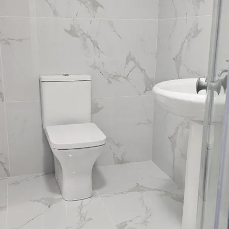 Abi's World - 23 Kilmartin Grove Green, Hollystown, Dublin 15 Inn *