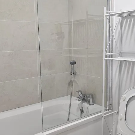 Gasthof Abi's World - 23 Kilmartin Grove Green, Hollystown, Dublin 15 Tyrrelstown