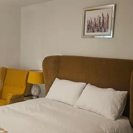 Abi's World - 23 Kilmartin Grove Green, Hollystown, Dublin 15 Herberg *