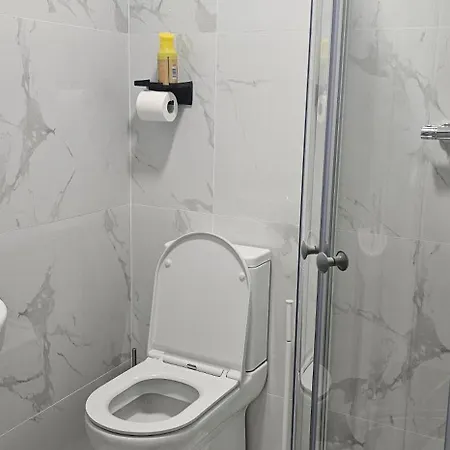 Gasthof Abi's World - 23 Kilmartin Grove Green, Hollystown, Dublin 15 Tyrrelstown