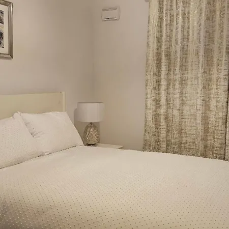 Abi's World - 23 Kilmartin Grove Green, Hollystown, Dublin 15 Gasthof Tyrrelstown