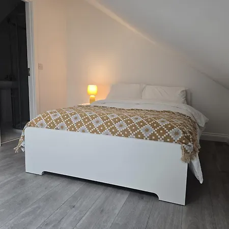 Abi's World - 23 Kilmartin Grove Green, Hollystown, Dublin 15 Herberg