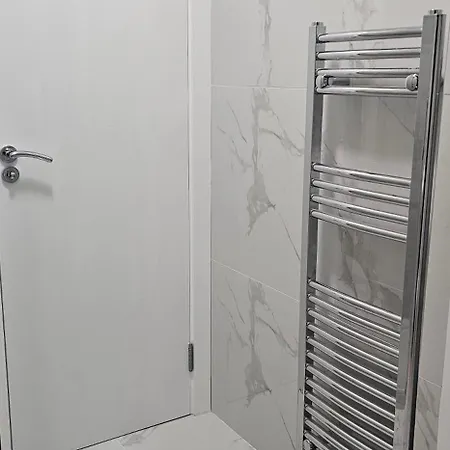 Inn Abi's World - 23 Kilmartin Grove Green, Hollystown, Dublin 15 *