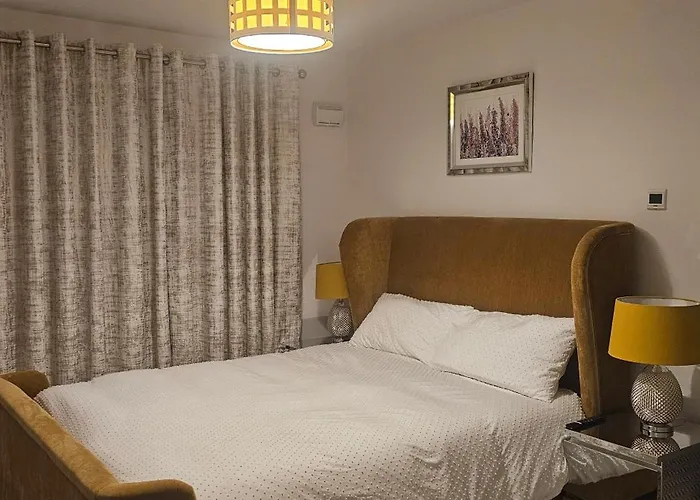 Abi's World - 23 Kilmartin Grove Green, Hollystown, Dublin 15 여관 *