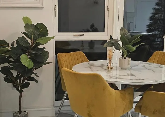 Abi's World - 23 Kilmartin Grove Green, Hollystown, Dublin 15 Fogadó